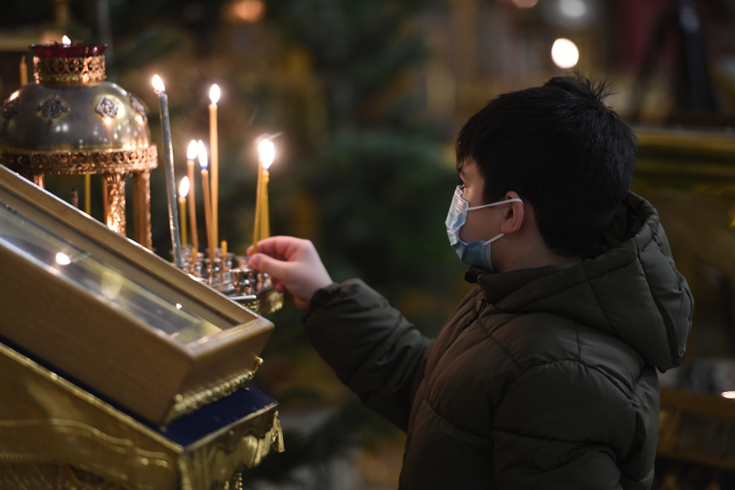 Игорь Руденя встретил Рождество в Тверском Воскресенском кафедральном соборе вместе с прихожанами