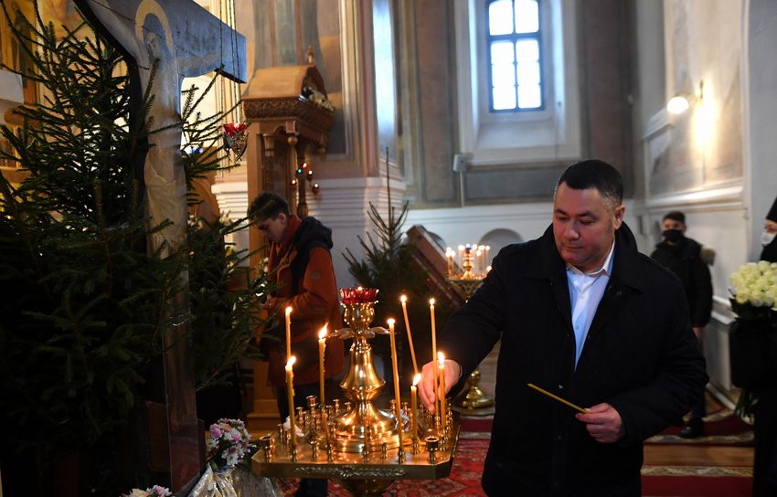 Игорь Руденя вручил подарки воспитанницам центра «Родник» при Вознесенском Оршином монастыре