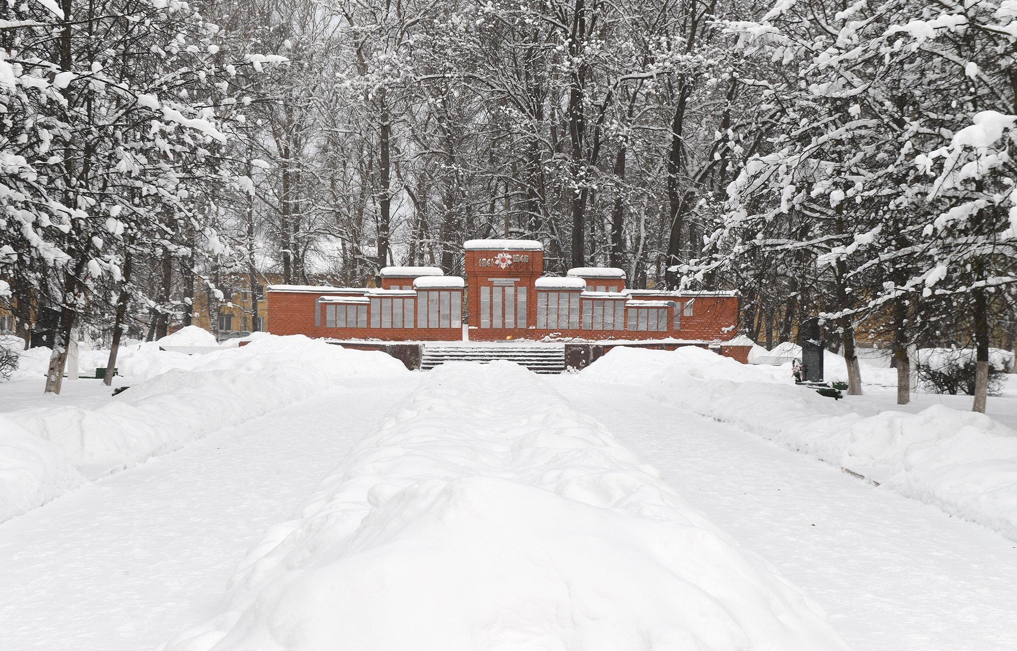 Игорь Руденя в Торжке почтил память красноармейцев, павших в годы Великой Отечественной войны