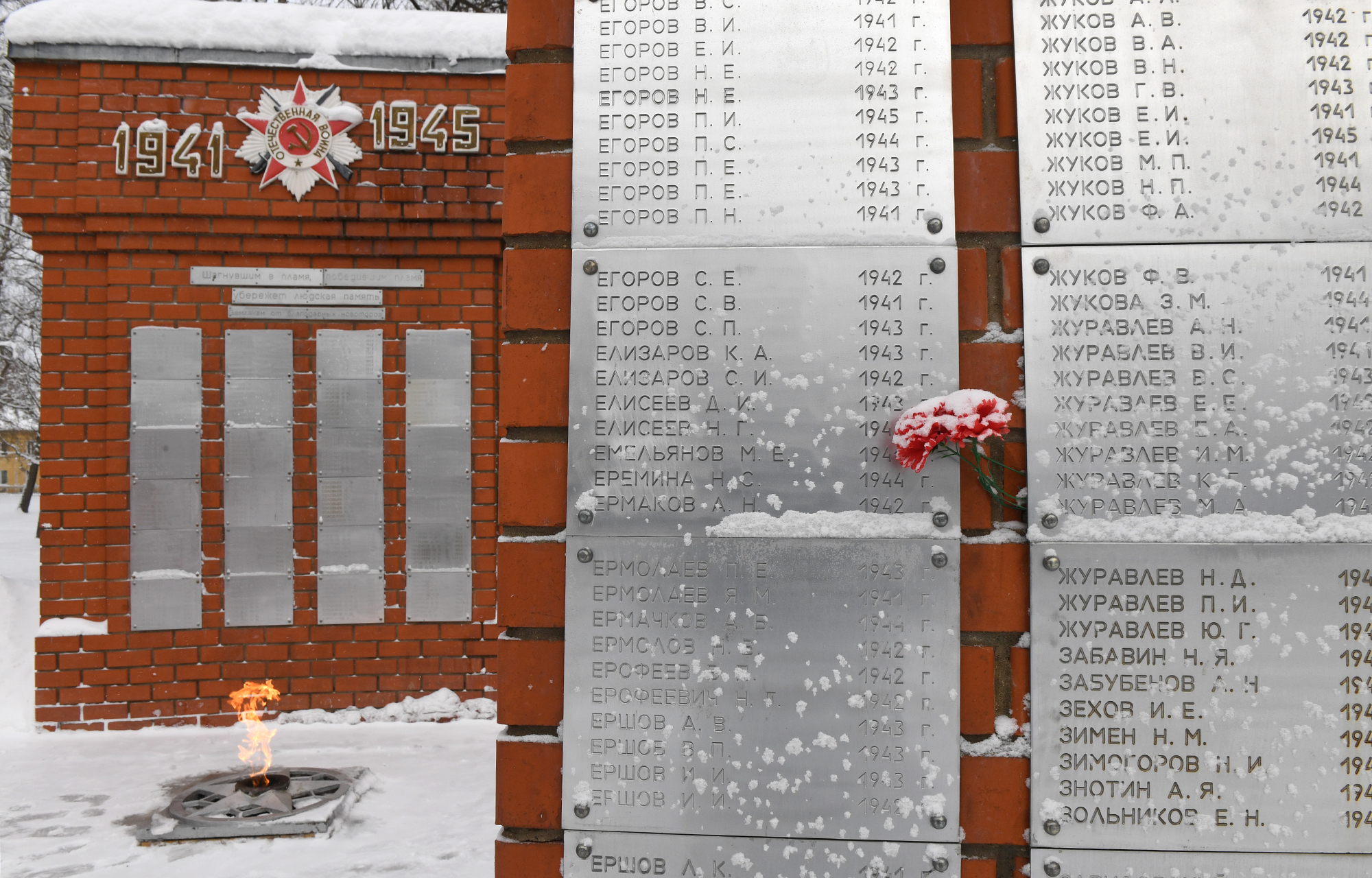 Игорь Руденя в Торжке почтил память красноармейцев, павших в годы Великой Отечественной войны