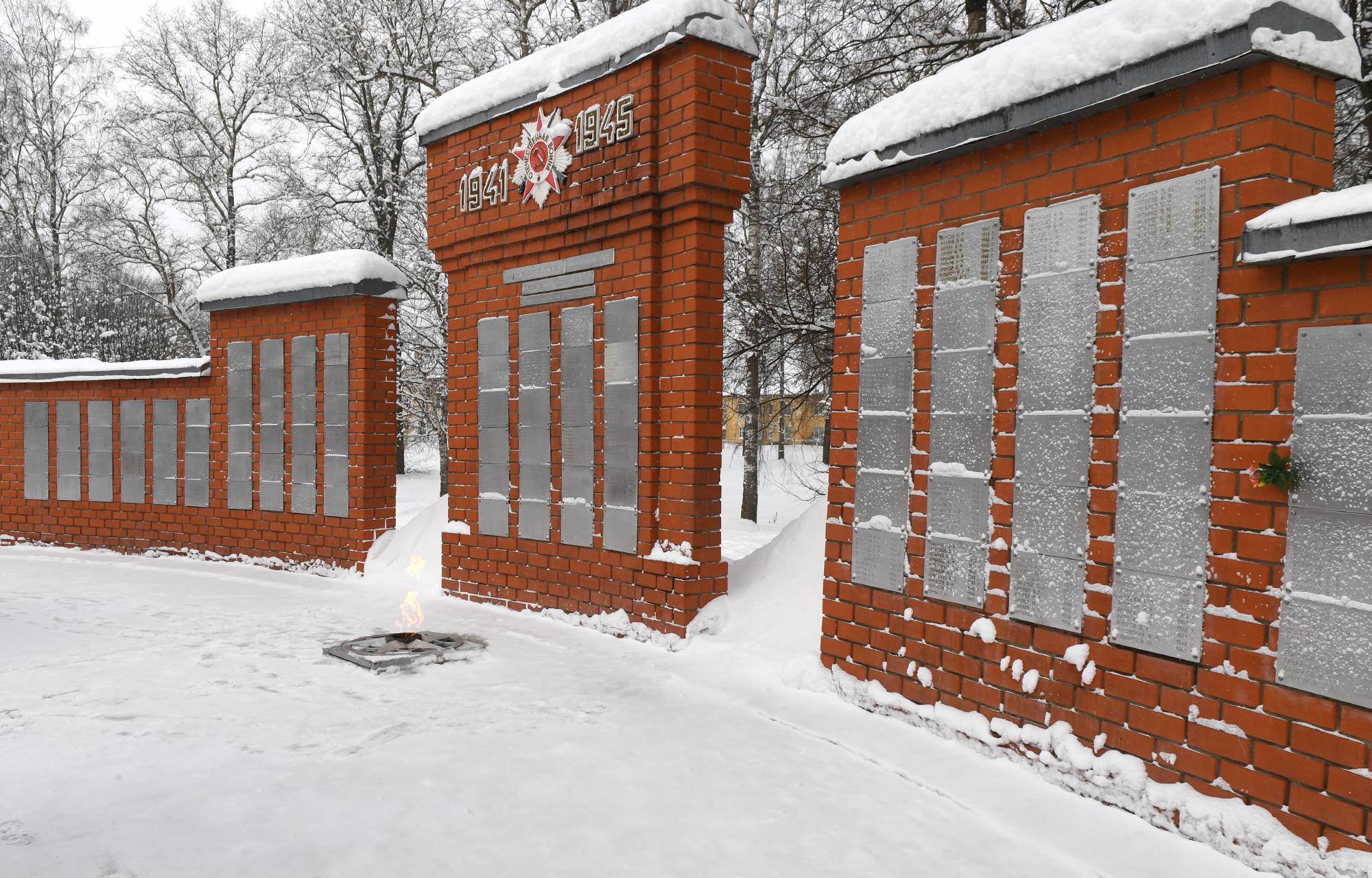 Игорь Руденя в Торжке почтил память красноармейцев, павших в годы Великой Отечественной войны