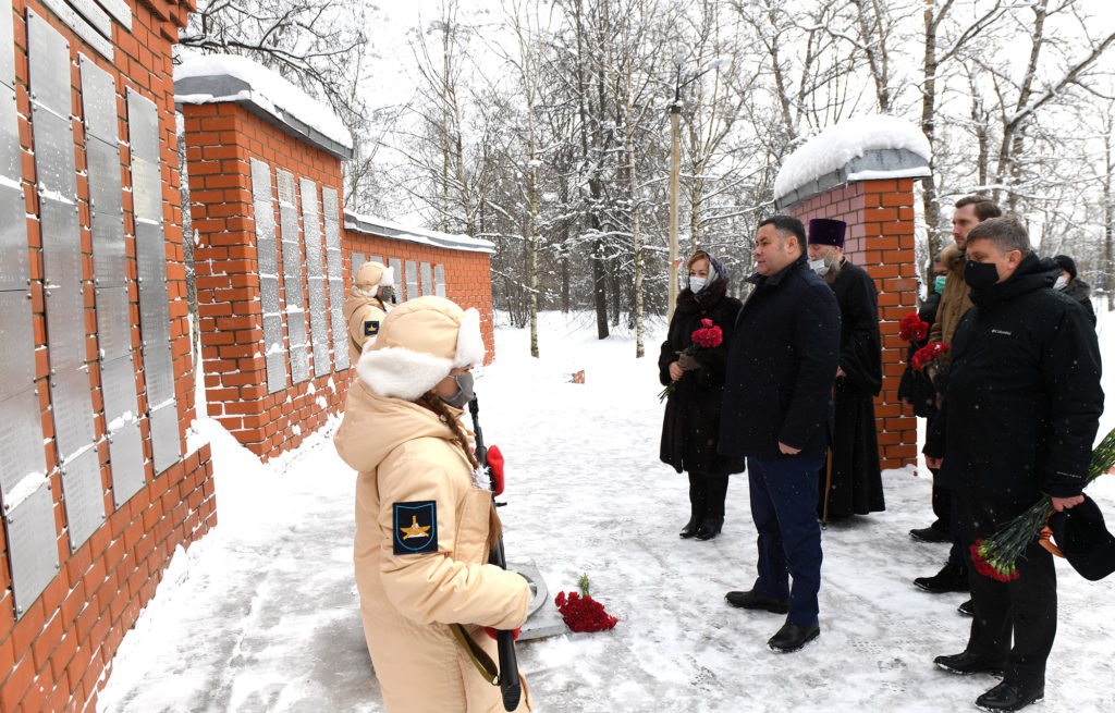 Игорь Руденя в Торжке почтил память красноармейцев, павших в годы Великой Отечественной войны Игорь Руденя в Торжке почтил память красноармейцев, павших в годы Великой Отечественной войны