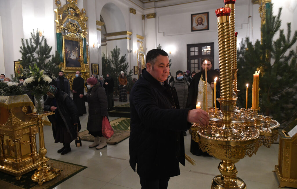 Губернатор Игорь Руденя встретил Крещение вместе с прихожанами в Нило-Столобенской пустыни Губернатор Игорь Руденя встретил Крещение вместе с прихожанами в Нило-Столобенской пустыни