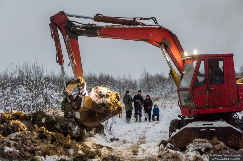На месте падения Ил-2 в Тверской области обнаружили фрагменты крыла и часть снарядного ящика На месте падения Ил-2 в Тверской области обнаружили фрагменты крыла и часть снарядного ящика