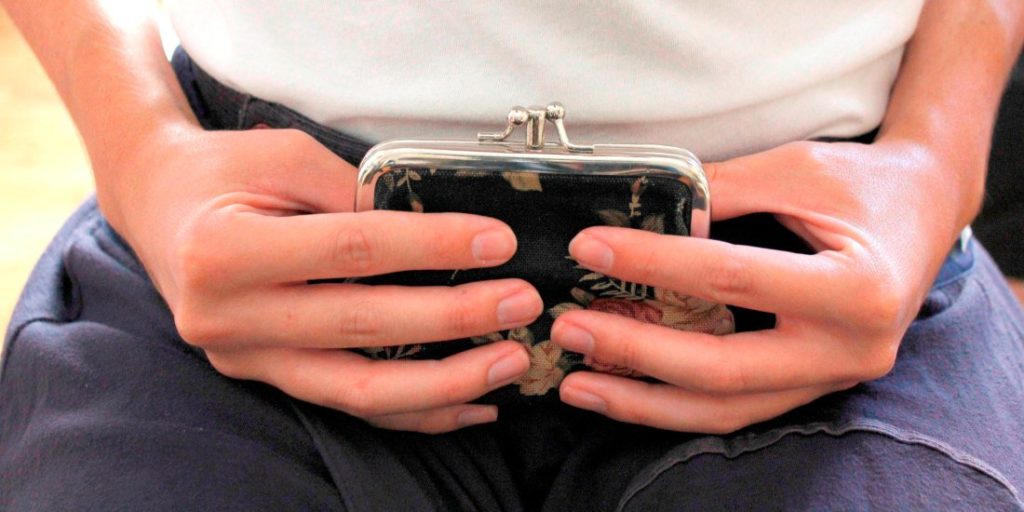 Девушка из Калязина прикарманила чужой кошелёк Девушка из Калязина прикарманила чужой кошелёк