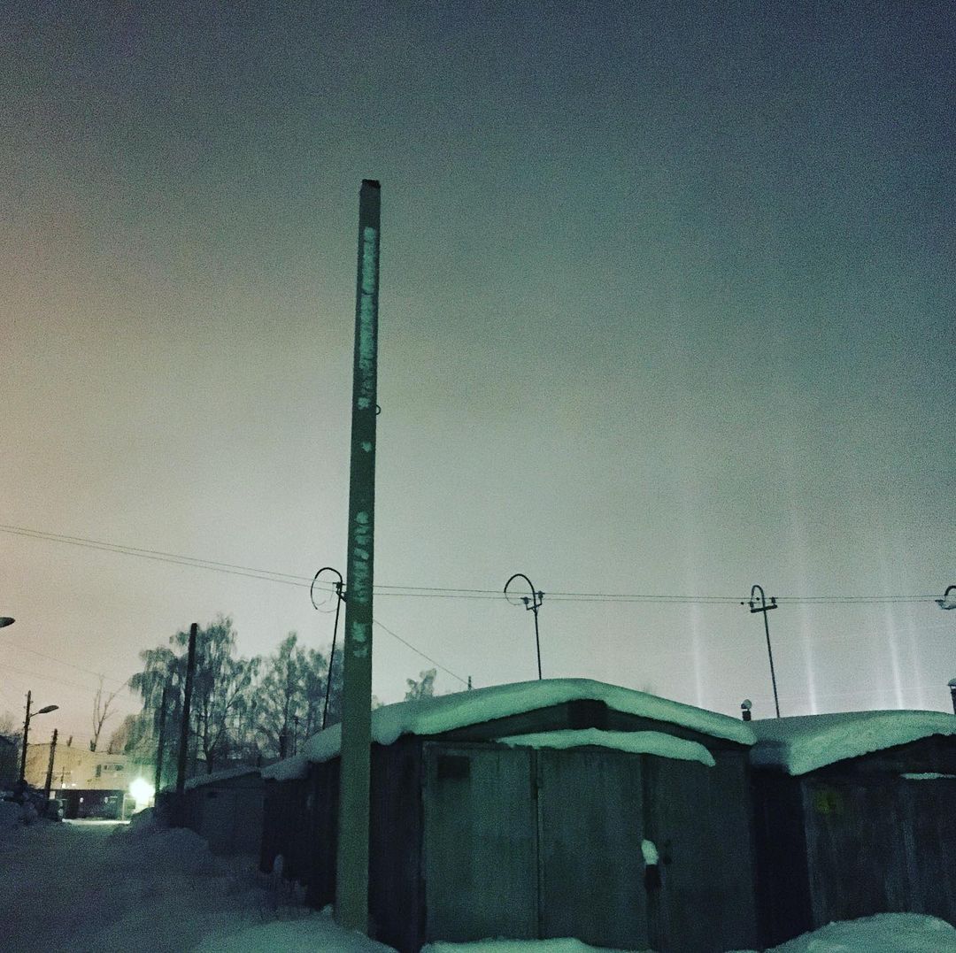 Небо над Тверью вновь озарили световые столбы