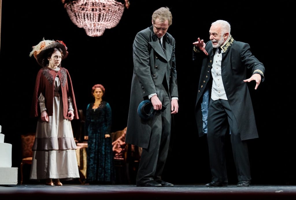 В Тверском театре драмы покажут спектакль "Доходное место" В Тверском театре драмы покажут спектакль "Доходное место"