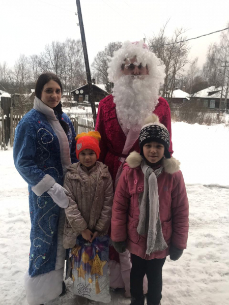 Дед Мороз в погонах поздравил с Новым годом ребят из Бологое