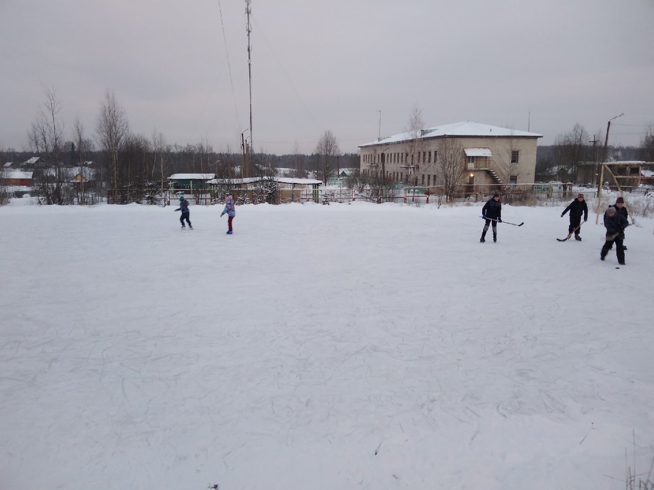 В Бологое залили еще один каток