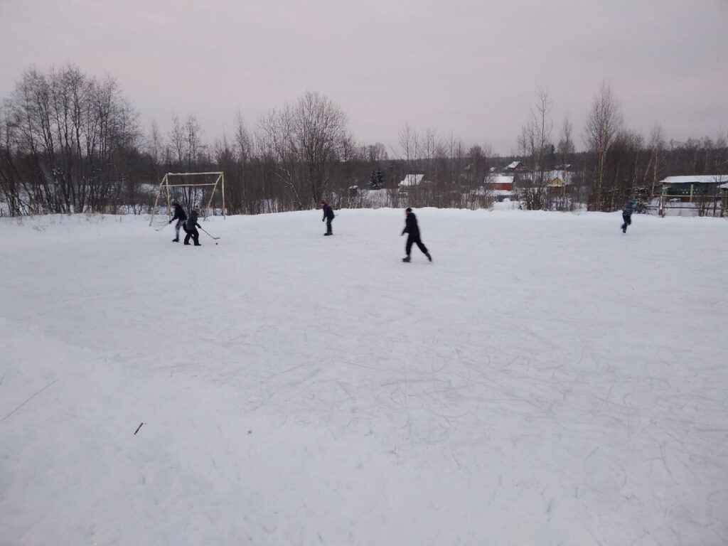 В Бологое залили еще один каток