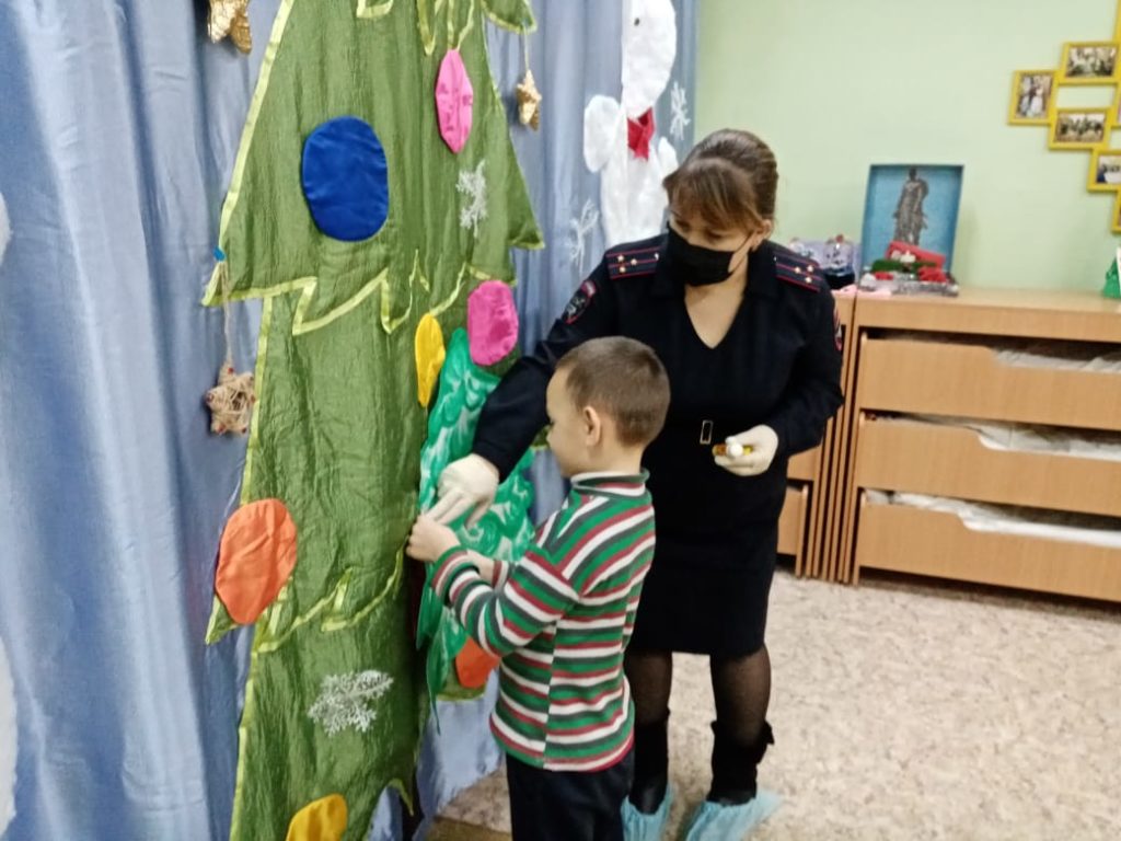 В Ржевском районе детям рассказали о правилах безопасности на дорогах