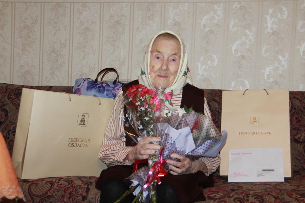 Со столетием ветерана Великой Отечественной войны Нину Михайловну Лепешенкову поздравил Игорь Руденя Со столетием ветерана Великой Отечественной войны Нину Михайловну Лепешенкову поздравил Игорь Руденя