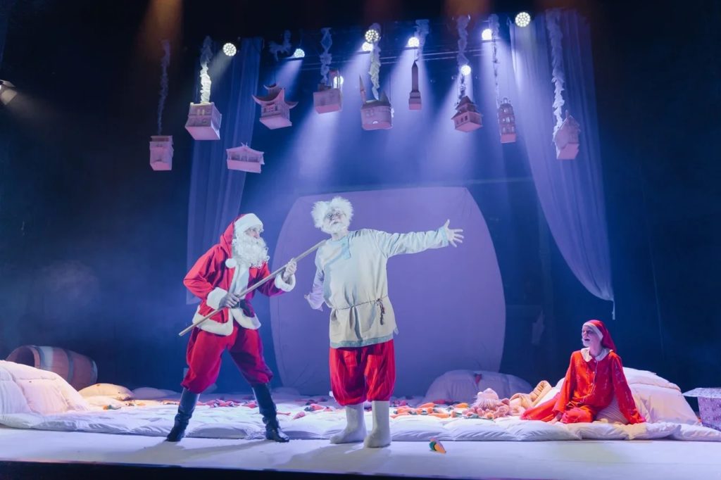 В Тверском ТЮЗе Международный день хореографа отметили танцем Пер Ноэля В Тверском ТЮЗе Международный день хореографа отметили танцем Пер Ноэля