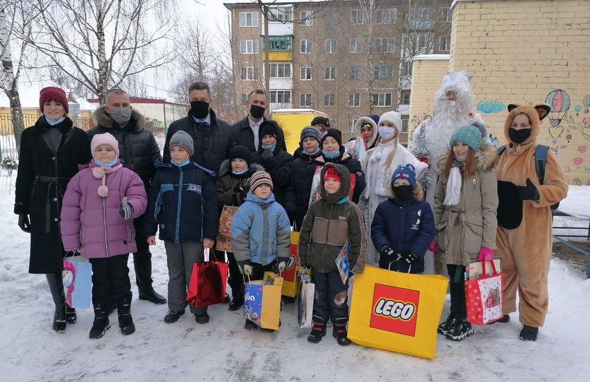В Тверской области единороссы организовали праздник для детей из реабилитационного центра В Тверской области единороссы организовали праздник для детей из реабилитационного центра