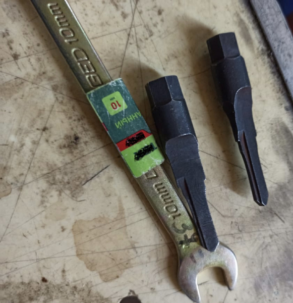 Под Тверью нашли гараж-отстойник с угнанной Маздой