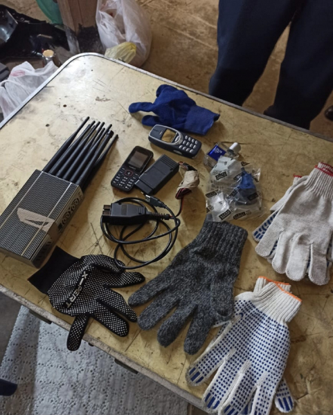 Под Тверью нашли гараж-отстойник с угнанной Маздой