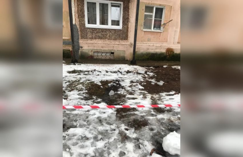 Тверской следком возбудил уголовное дело после падения ледяной глыбы на 8-летнюю девочку tverlife.ru - новости Твери и Тверской области