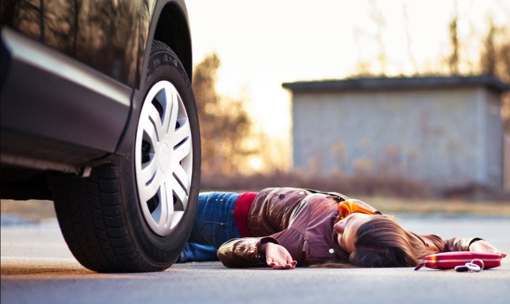 В Тверской области водитель сбил девушку недалеко от пешеходного перехода