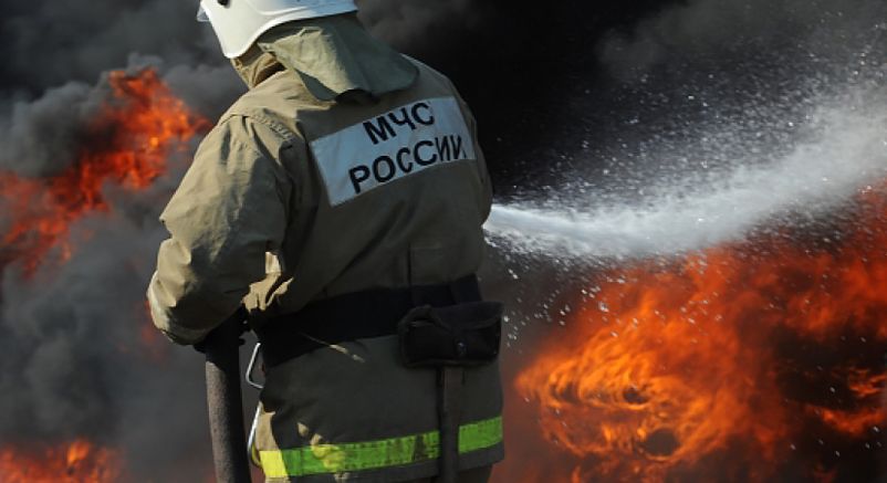 На окраине Твери горел шиномонтаж На окраине Твери горел шиномонтаж