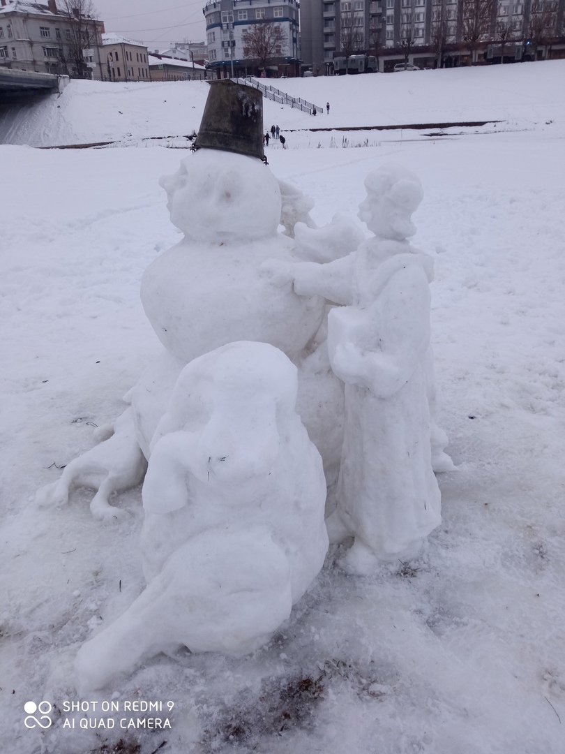 В тверском ландшафтном парке поселились снеговик и его команда