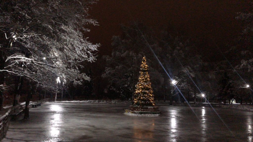 Парк Победы в Твери ежедневно ждет гостей для катания на коньках и тюбингах Парк Победы в Твери ежедневно ждет гостей для катания на коньках и тюбингах