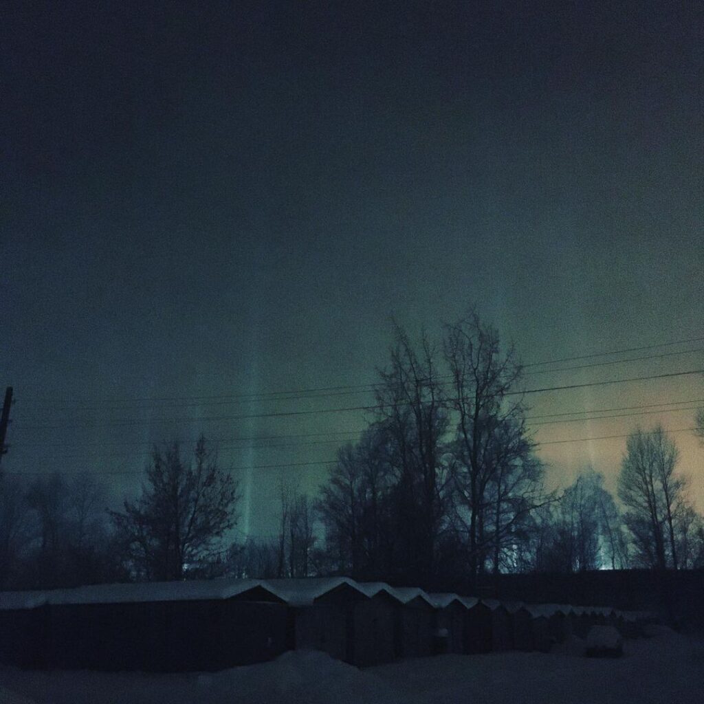 Небо над Тверью вновь озарили световые столбы Небо над Тверью вновь озарили световые столбы