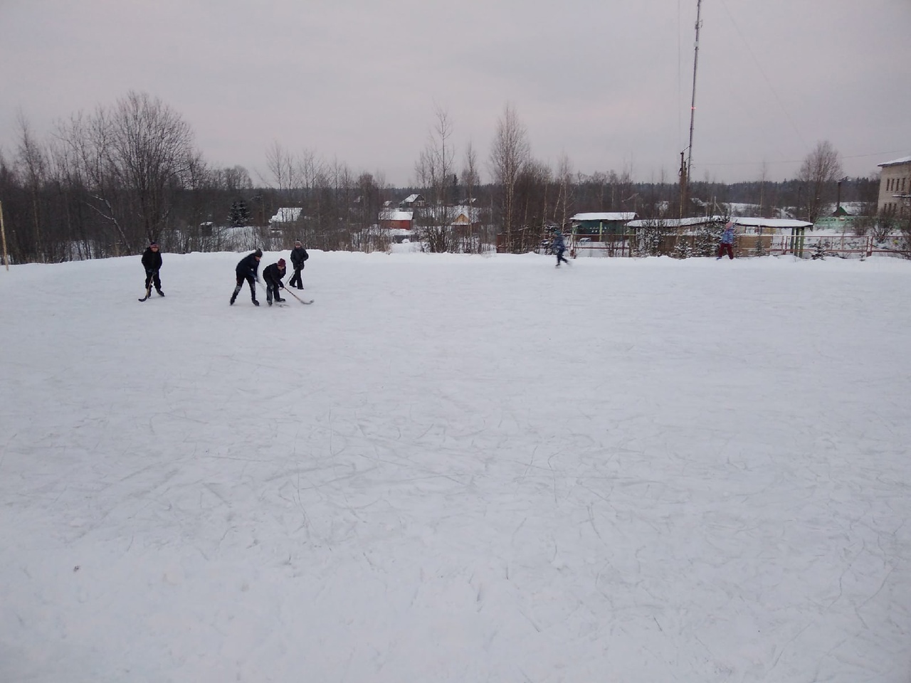В Бологое залили еще один каток