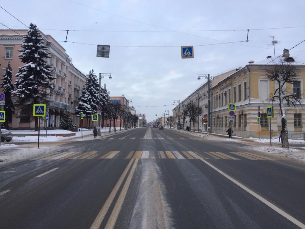 В центре Твери на переходе сбили 16-летнюю девушку