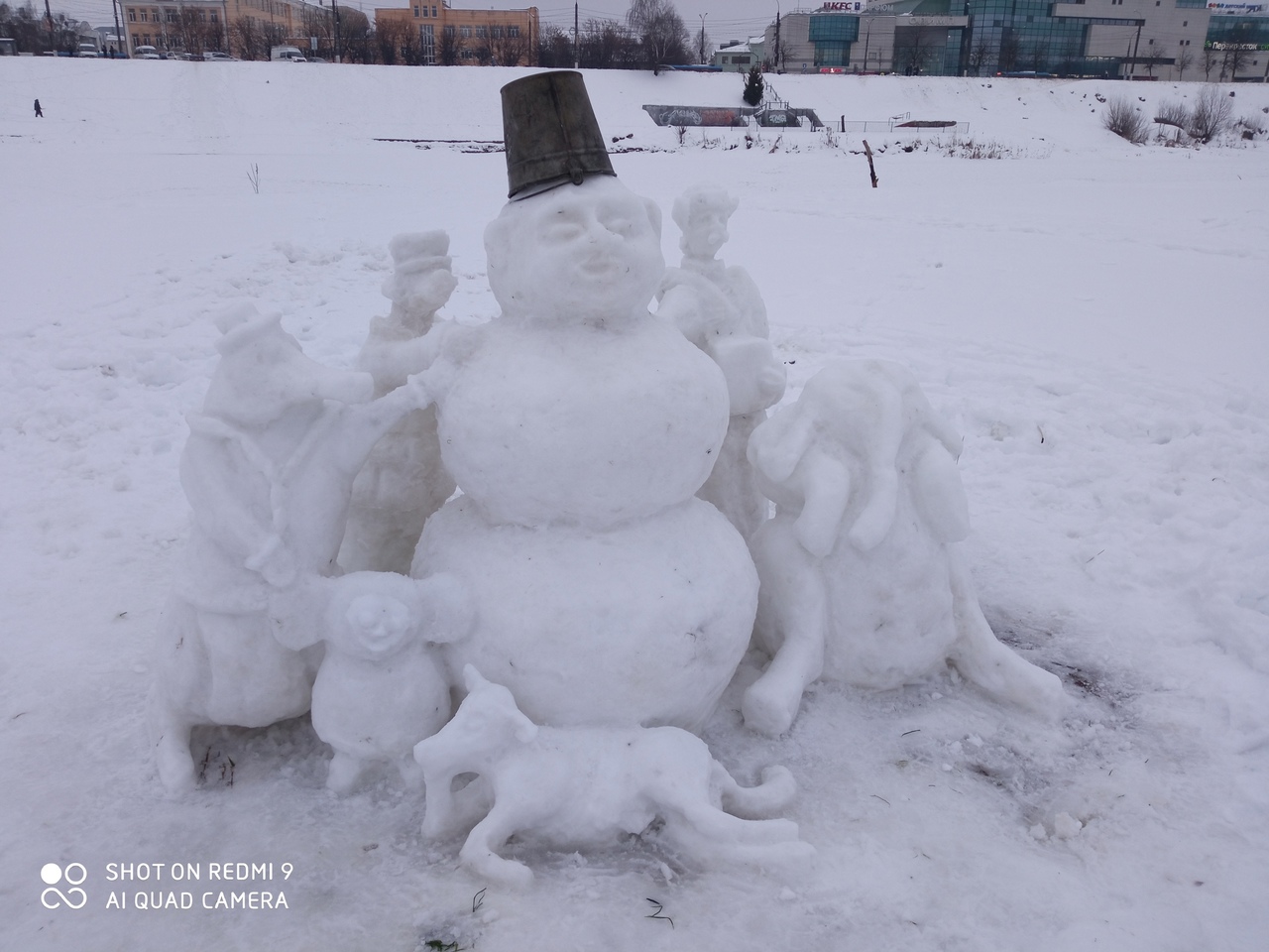 В тверском ландшафтном парке поселились снеговик и его команда