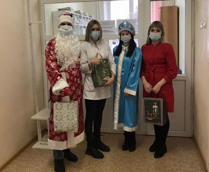 В Зубцовском районе дети в инфекционных госпиталях получили новогодние подарки от активистов «ЕР» В Зубцовском районе дети в инфекционных госпиталях получили новогодние подарки от активистов «ЕР»