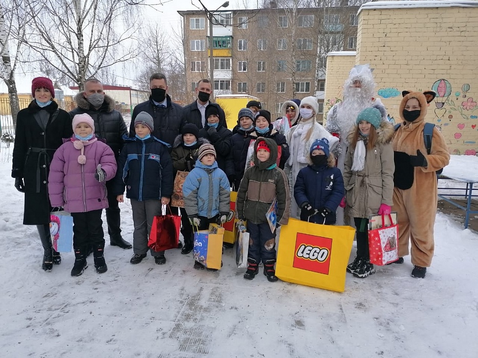 В Ржеве депутаты исполнили желания детей из социально-реабилитационного центра