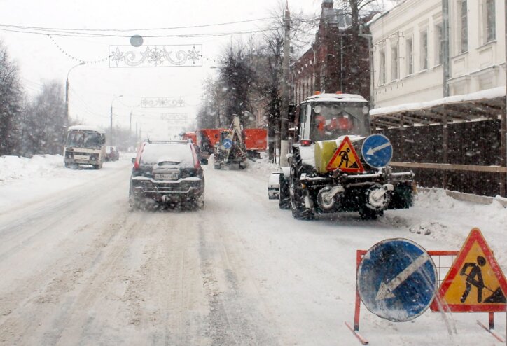 В Твери продолжается расчистка и обработка улиц