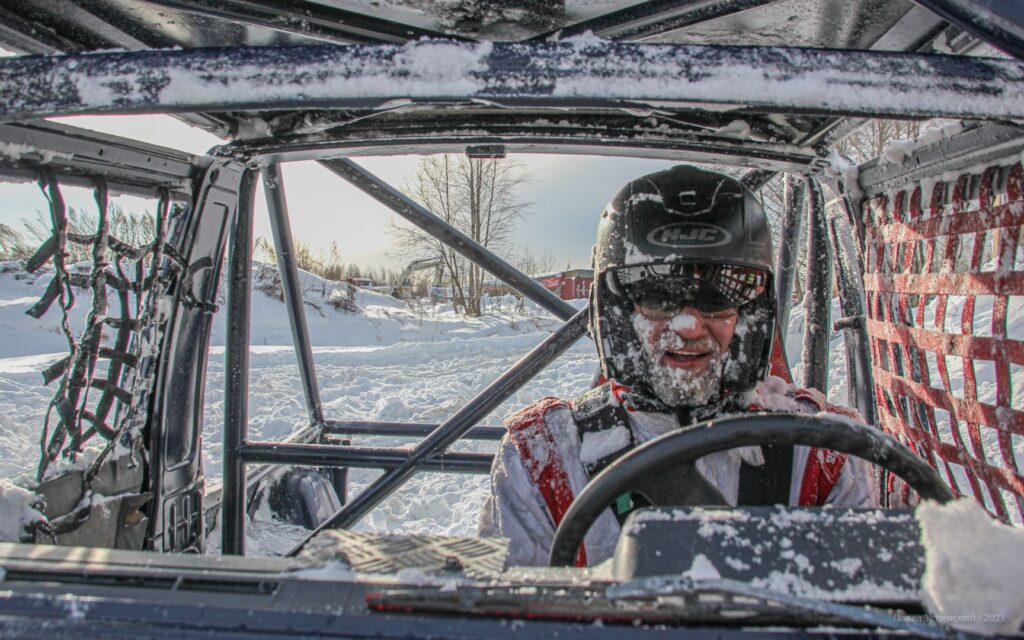 Фоторепортаж "Лебедушкино озеро": под Тверью прошли соревнования по джип-триалу