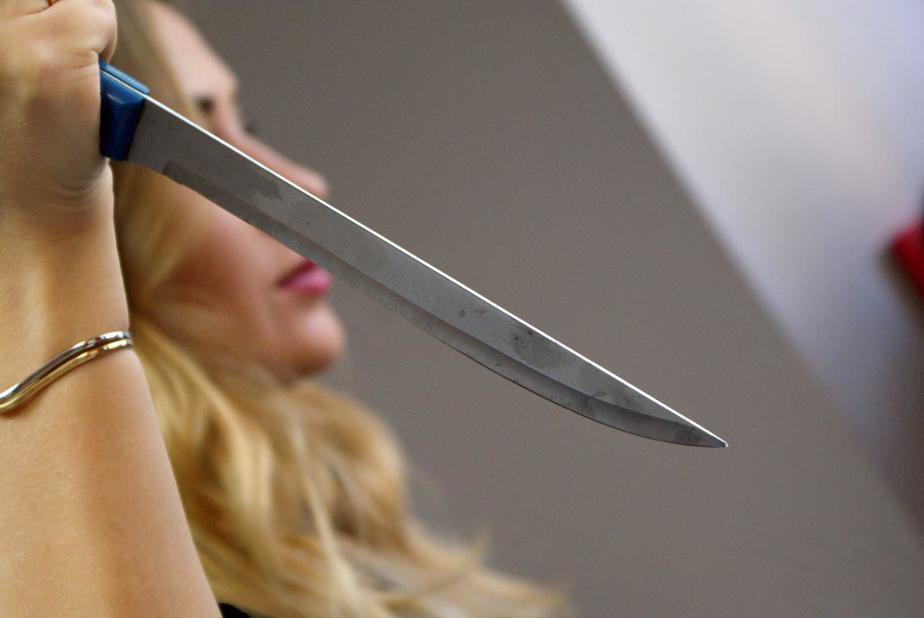 В Тверской области женщина ударила мужа ножом в сердце новости твери и области