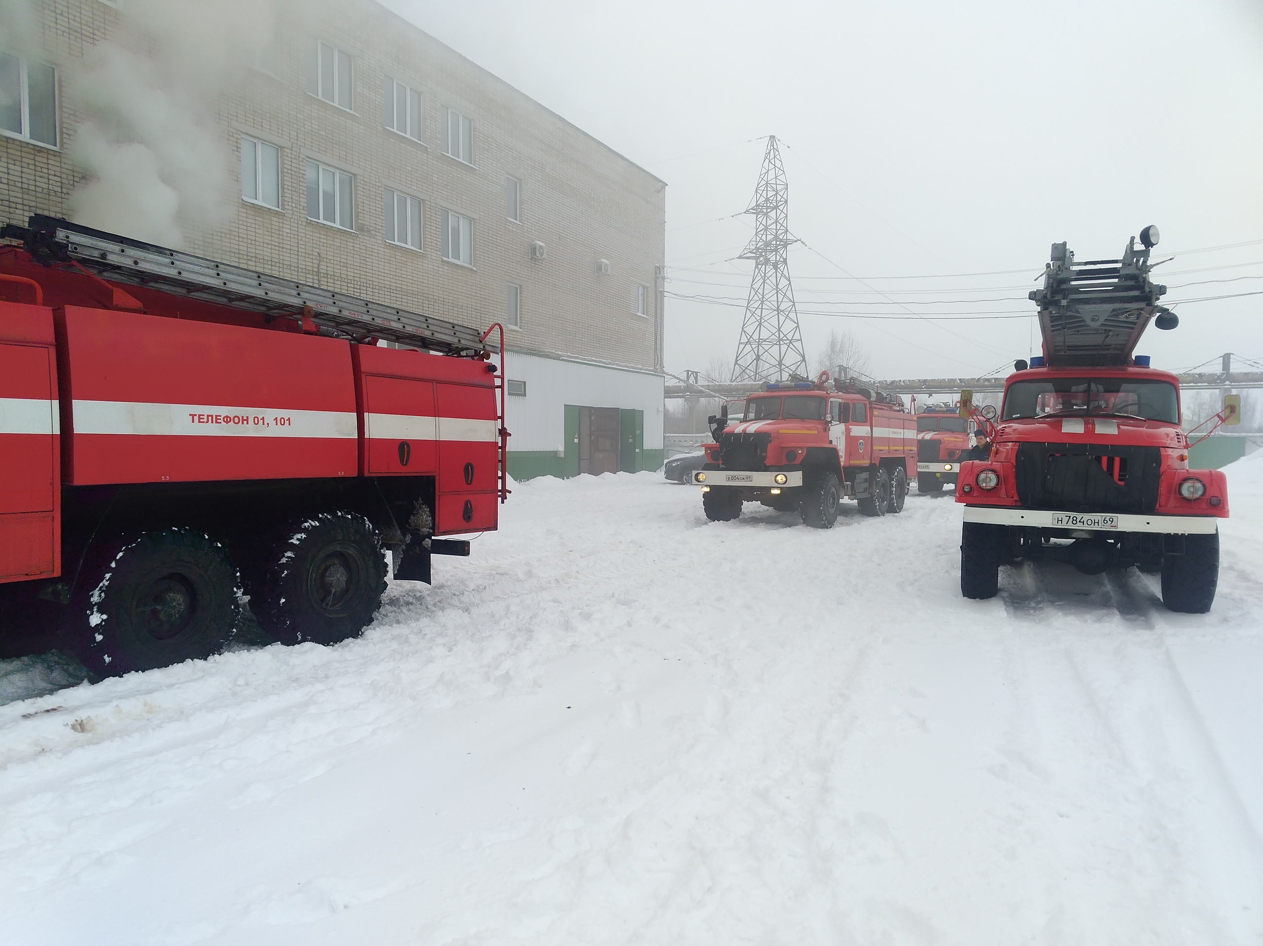 В Кимрах загорелся обувной склад