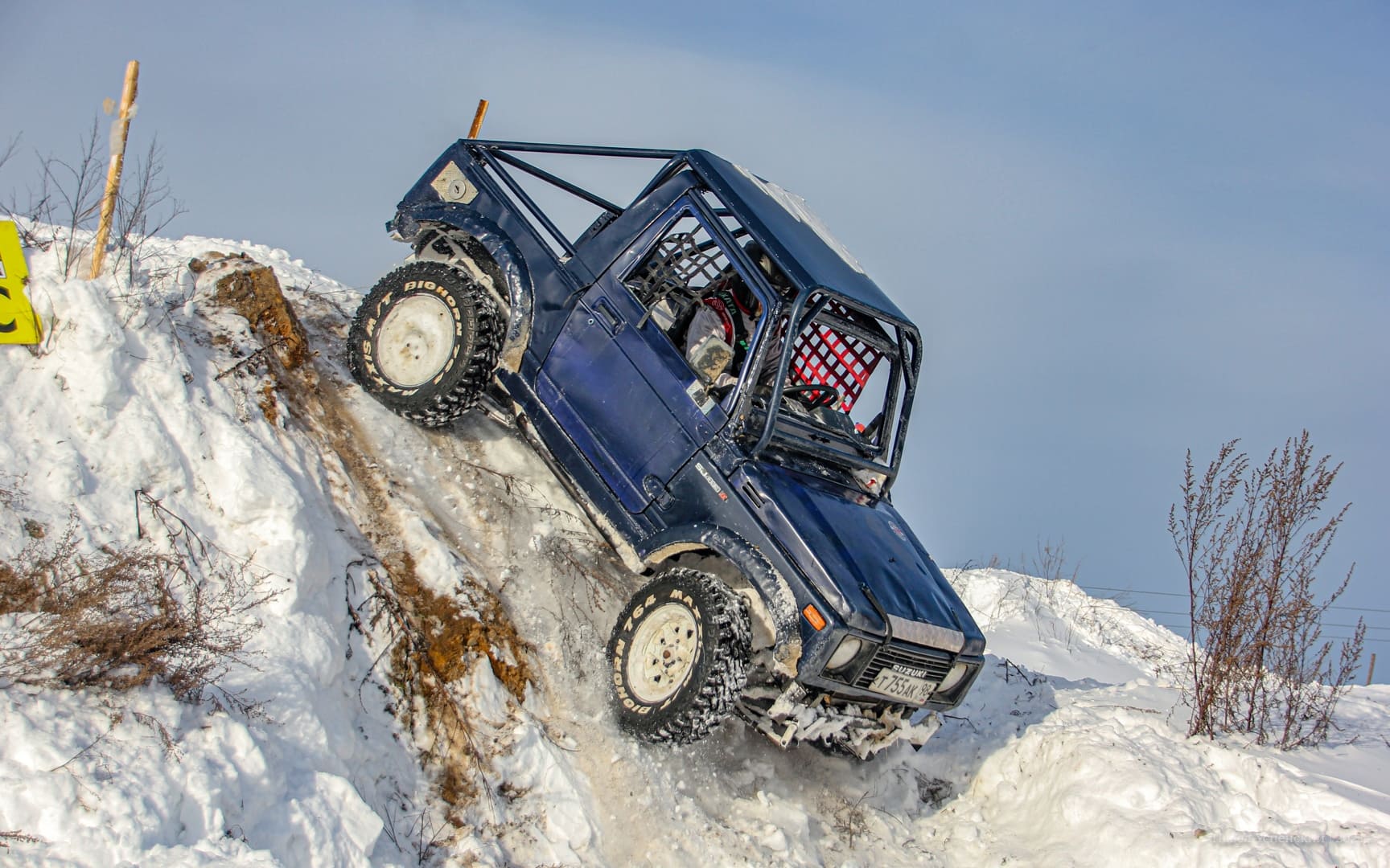 Фоторепортаж "Лебедушкино озеро": под Тверью прошли соревнования по джип-триалу