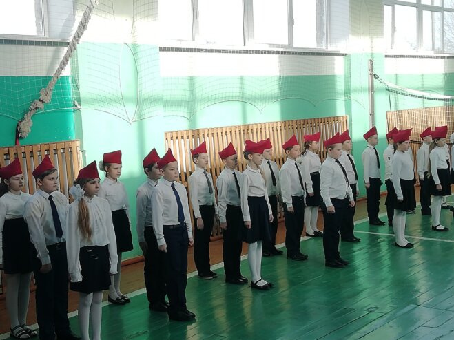 Сотрудники ГИБДД Западной Двины провели смотр строя и песни