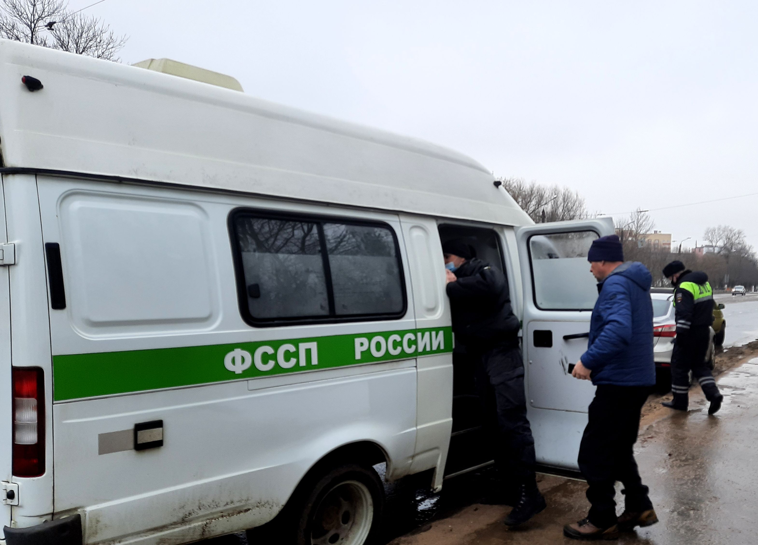 В Твери сотрудники ГИБДД арестовали автомобили должников 100 часов исправительных работ ждет жителя Твери за неуплату алиментов