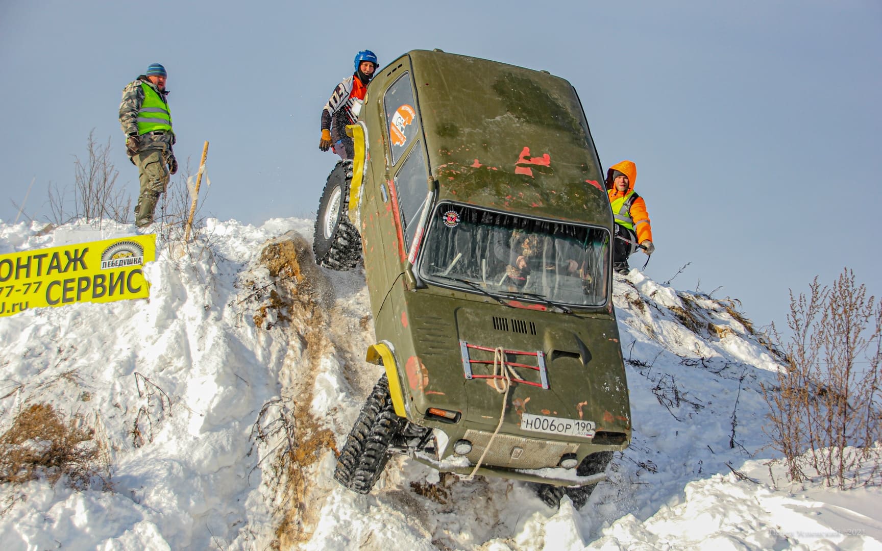 Фоторепортаж "Лебедушкино озеро": под Тверью прошли соревнования по джип-триалу