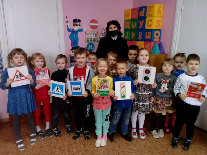 Малышей из андреапольского детского сада просветили в области ПДД Малышей из андреапольского детского сада просветили в области ПДД