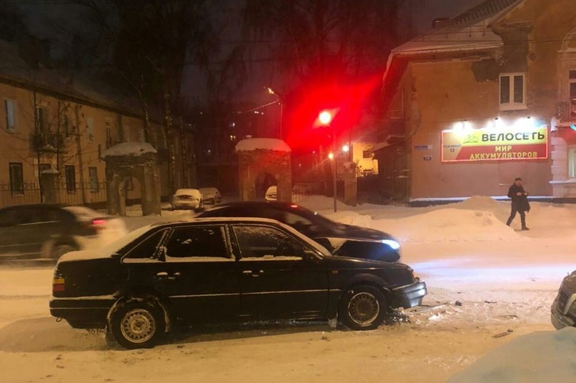 В Твери в лобовом ДТП пострадала 17-летняя девушка В Твери в лобовом ДТП пострадала 17-летняя девушка
