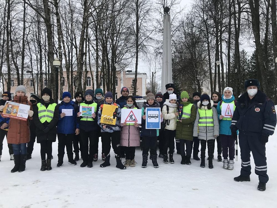 Сотрудники ГИБДД Лихославля провели профилактическую акцию Сотрудники ГИБДД Лихославля провели профилактическую акцию