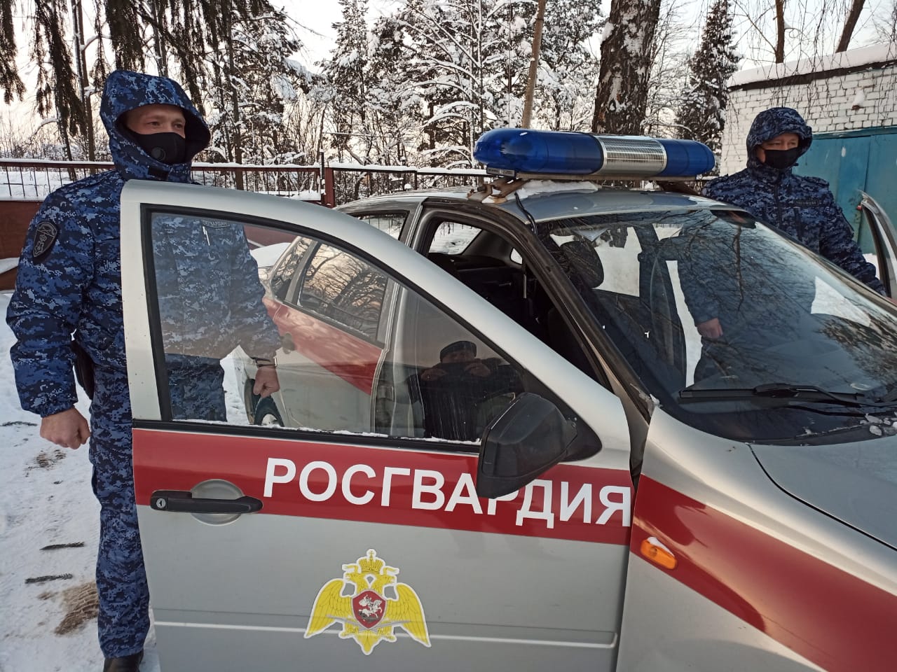 Тверские росгвардейцы задержали мужчину, укравшего продукты из магазина новости твери и тверской области