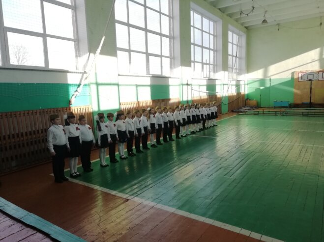 Сотрудники ГИБДД Западной Двины провели смотр строя и песни