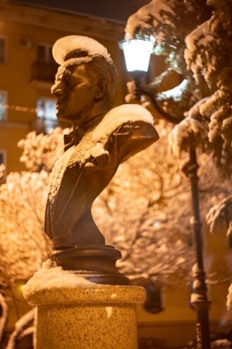 Снег на Театральной: тверской фотограф запечатлела вечернюю красоту