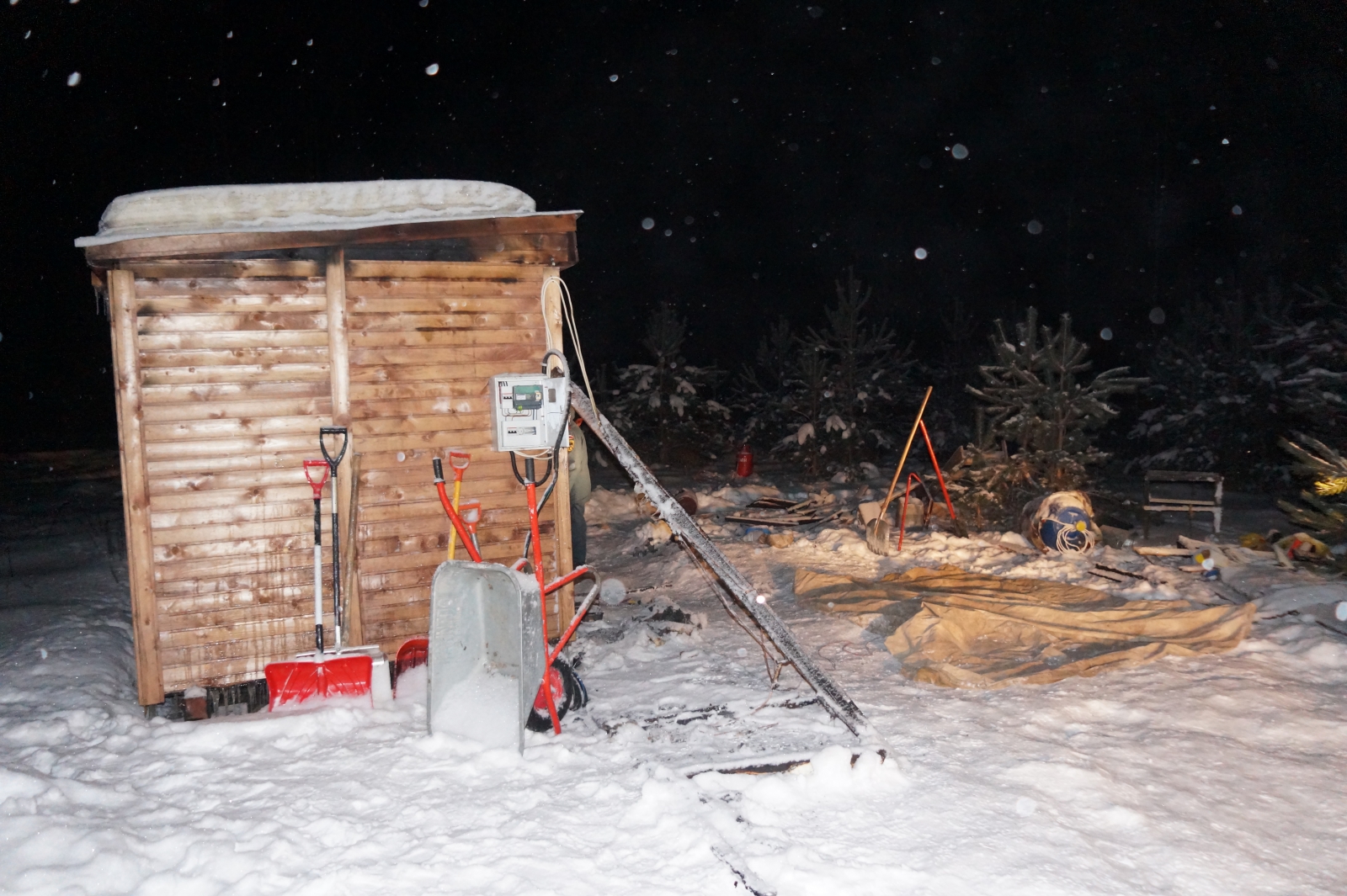 Гибелью четырех человек на пожаре в Тверской области заинтересовались следователи