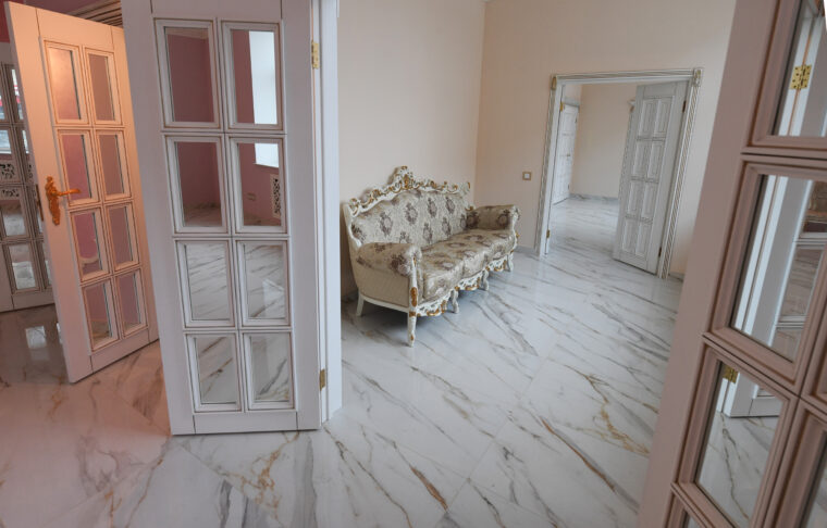 Игорь Руденя проверил ремонт здания нового Дворца бракосочетания Тверской области