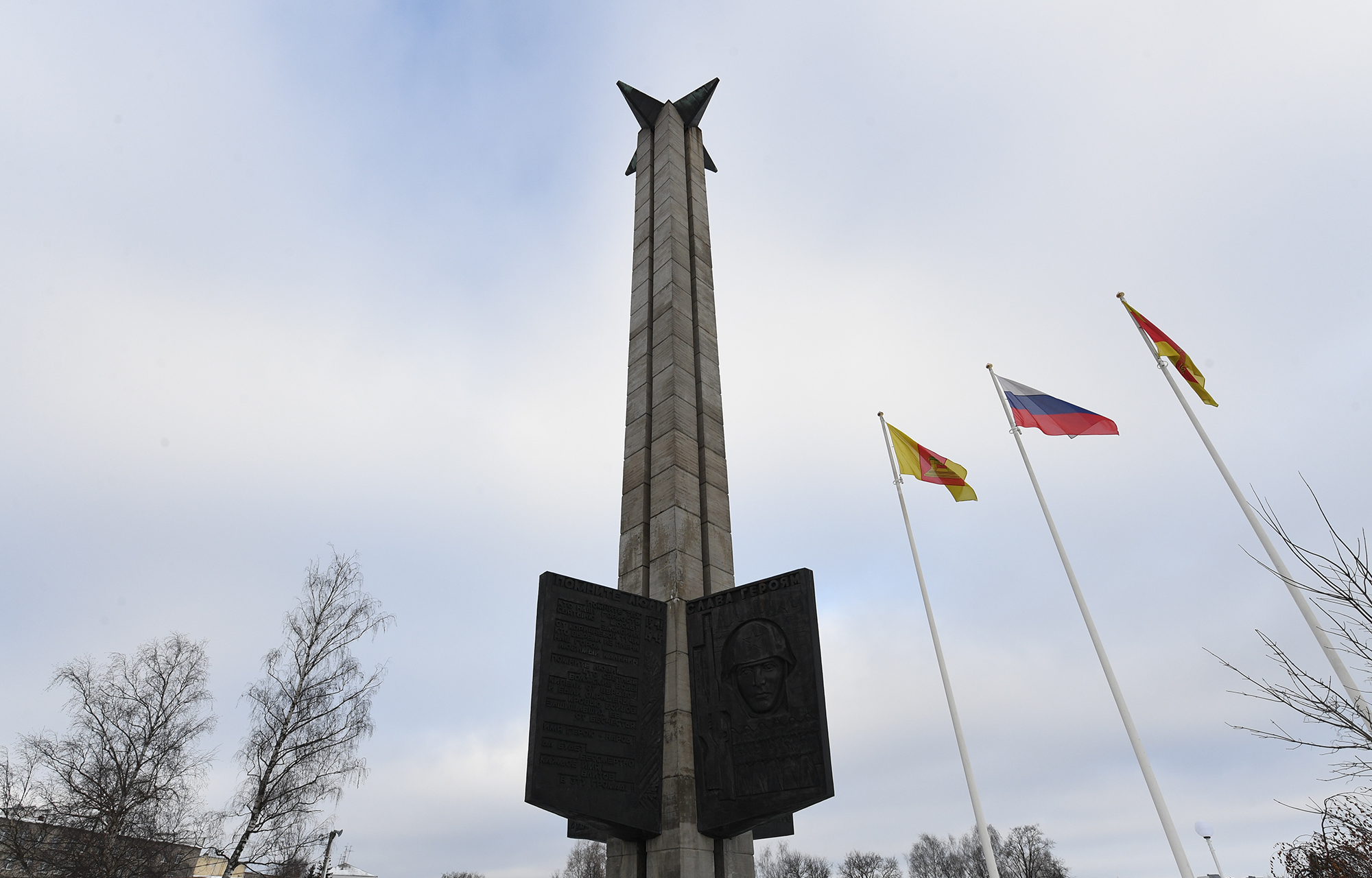 Губернатор Игорь Руденя возложил цветы к Обелиску Победы в день 78-й годовщины разгрома фашистов под Сталинградом