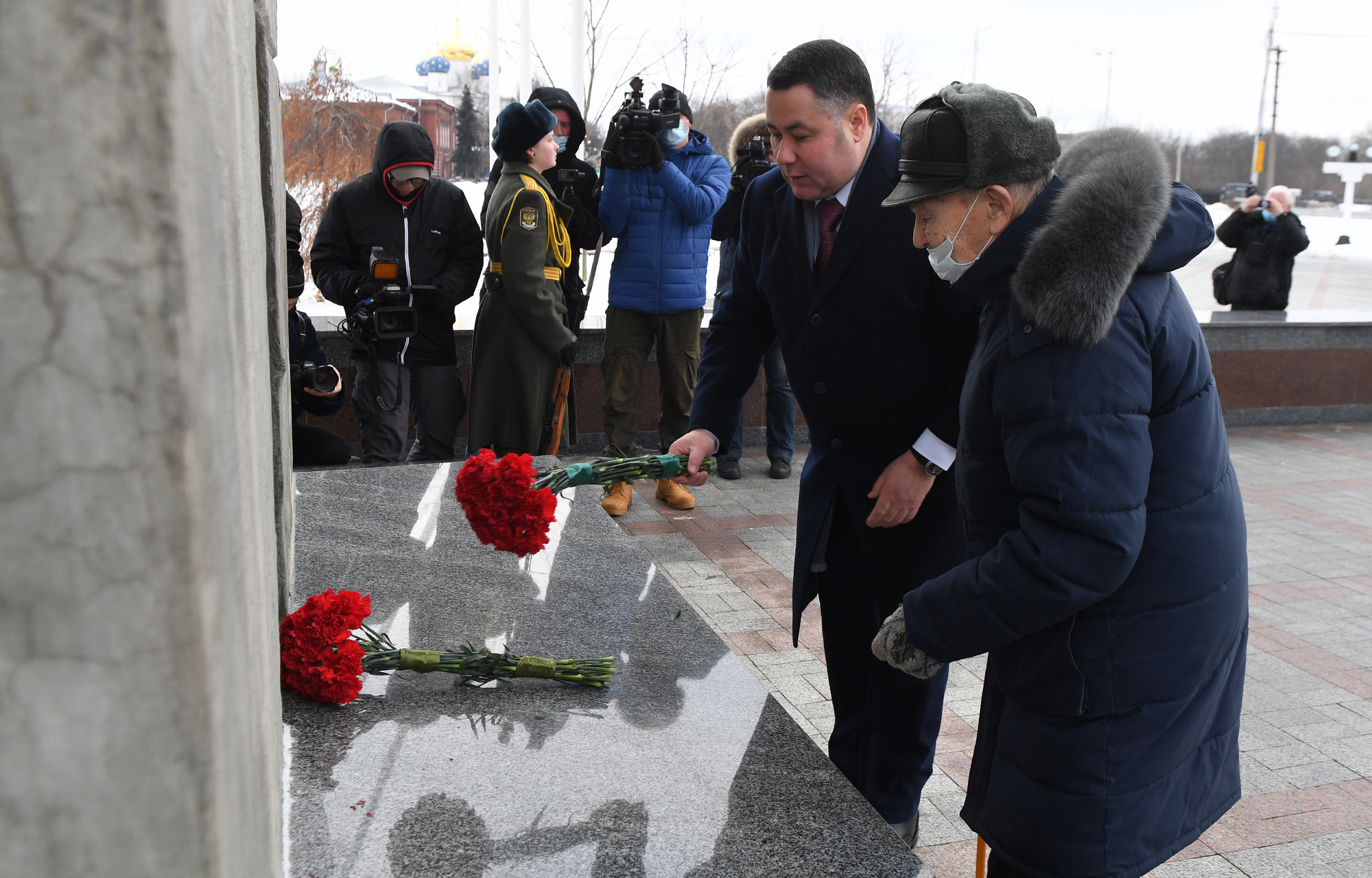 Губернатор Игорь Руденя возложил цветы к Обелиску Победы в день 78-й годовщины разгрома фашистов под Сталинградом