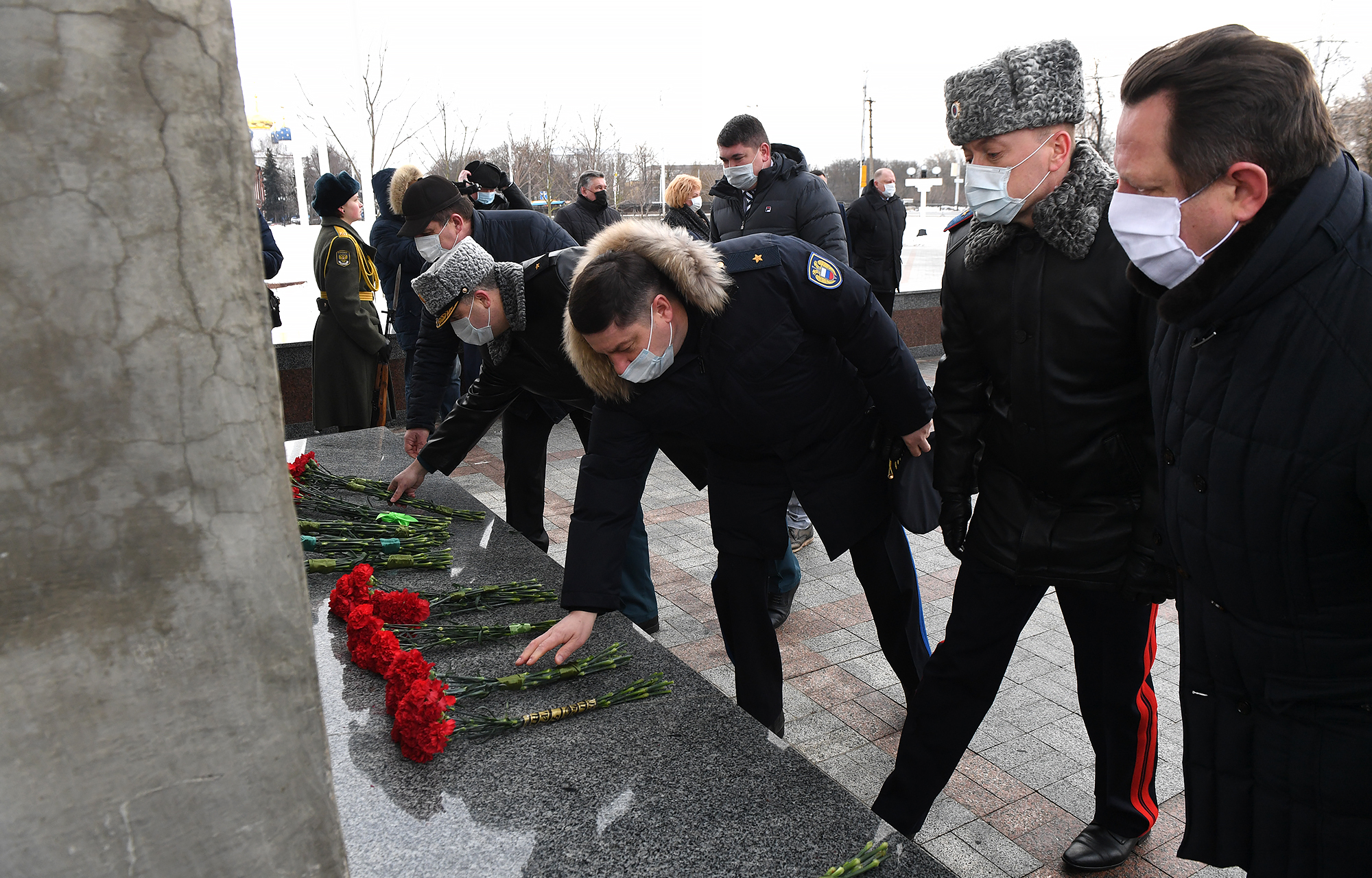 Губернатор Игорь Руденя возложил цветы к Обелиску Победы в день 78-й годовщины разгрома фашистов под Сталинградом